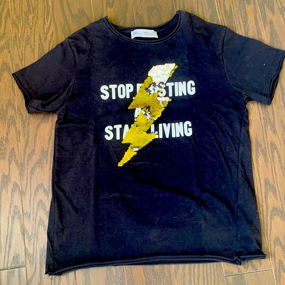Kid Zara shirt. Black in size 6. Purchased in Spain.